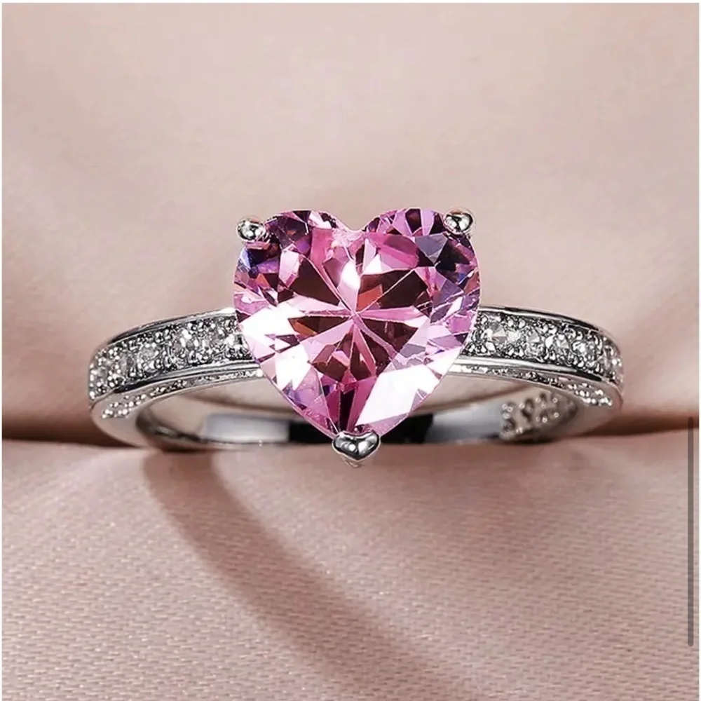 New! Luxury Pink Zircon Diamond Heart Ring